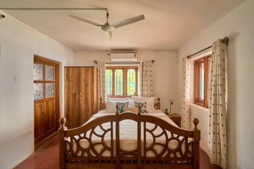 Cliffhanger Solitude - Gaganbawada