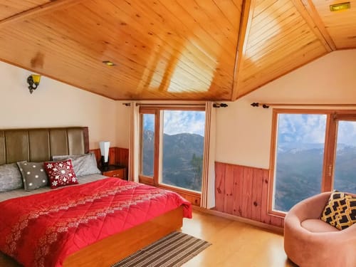 The Cloudberry | Cozy Hill Retreat with Balcony & Heated Interiors