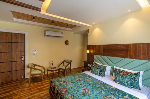 Gauhar w/ Indoor Jacuzzi