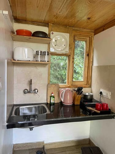 A Cozy Wooden Cabin & Attic | Itsy Bitsy