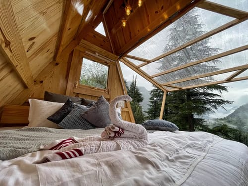 A Cozy Wooden Cabin & Attic | Itsy Bitsy