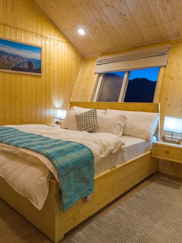 Hyun: Unique, Modern Cottage