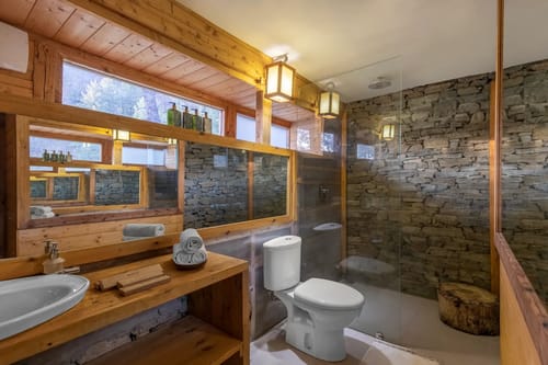 Skylounge | Pet-friendly Traditional 4-Bedroom Retreat With Sauna & Garden Near Haku Temple