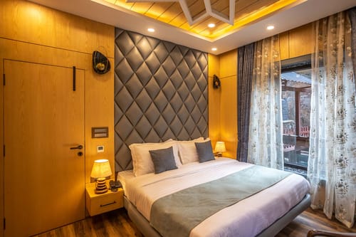 Frozen Fall - Tangmarg w/ Breakfast Included