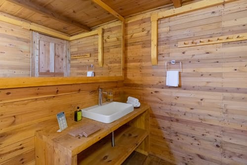 Skylounge | Pet-friendly Traditional 4-Bedroom Retreat With Sauna & Garden Near Haku Temple