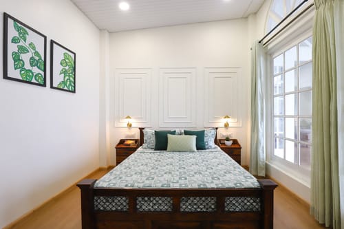 Feathers @ Forktail House