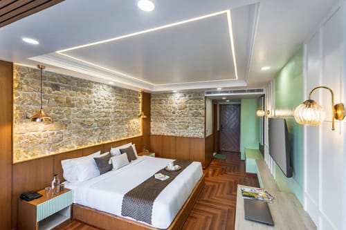 Evaara Woods Ridge | 3-BHK Hideaway With Common Balcony & Garden