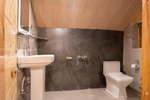 Jibhi Peaks Duplex Cottage With A Hot Tub