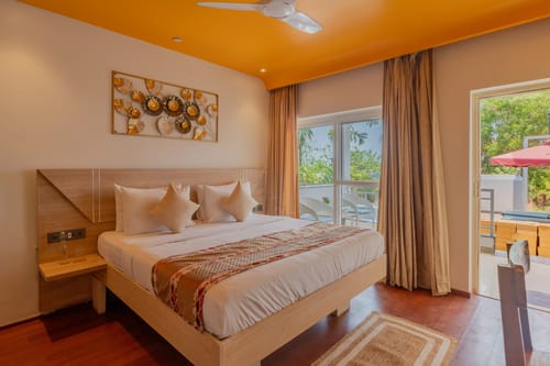 Gracias Seaora | Pet-friendly Retreat With Bathtub, Common Pool, & Restro, Close to Ashwem Beach
