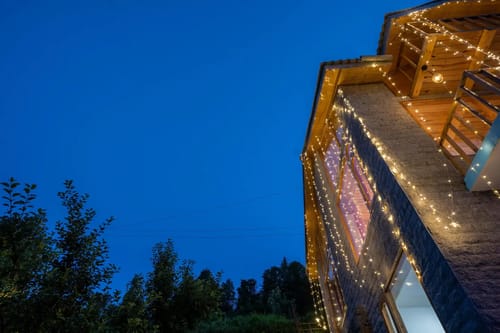 Jibhi Peaks Duplex Cottage With A Hot Tub