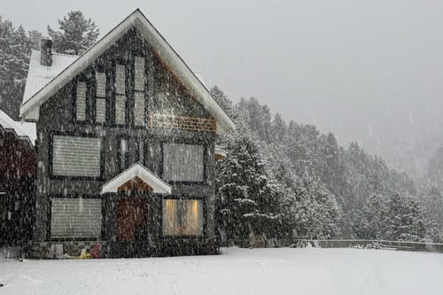 Frozen Fall - Tangmarg w/ Breakfast Included