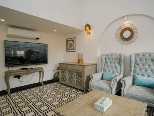 Entertainment lounge