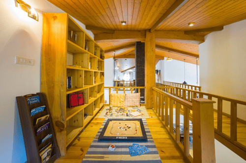 Entertainment Lounge