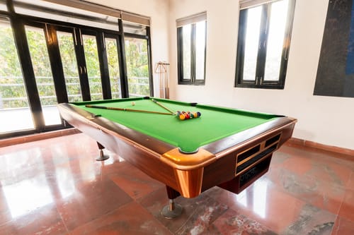 Entertainment Lounge 