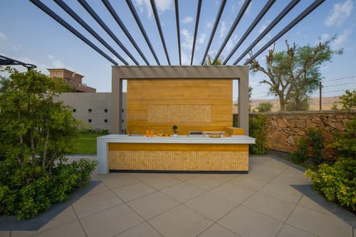 Outdoor kitchen counter