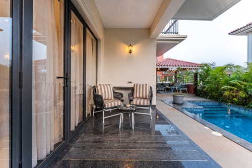 Outdoor lounge space /Outdoor sit-out area