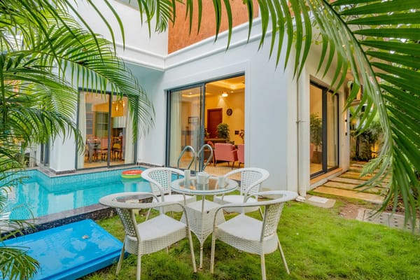 Laguna Pulse | Luxe Pet-friendly 4-BHK Retreat With Private Pool, Garden & Bar – 4 bedroom villa in North Goa, Goa