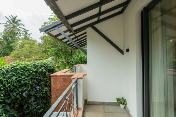 Laguna Pulse | Luxe Pet-friendly 4-BHK Retreat With Private Pool, Garden & Bar – 4 bedroom villa in North Goa, Goa