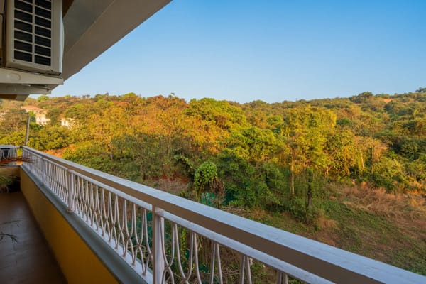 Veera Marina | 3-BHK Penthouse With Terrace, Common Pools & Lift, Near Candolim Beach – 3 bedroom villa in North Goa, Goa