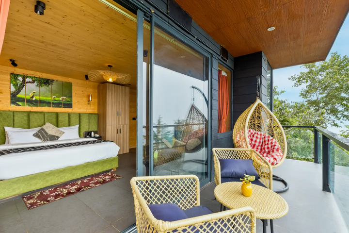 Retreat by The Kiana W/ Indoor Jacuzzi - Image 5