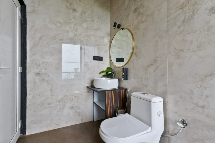 Retreat by The Kiana W/ Indoor Jacuzzi - Image 3