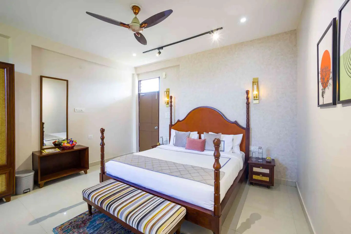 Esh Cottages Willow | Hillside 1-room Retreat With Lush Garden, Common Pool & Restaurant - Image 4