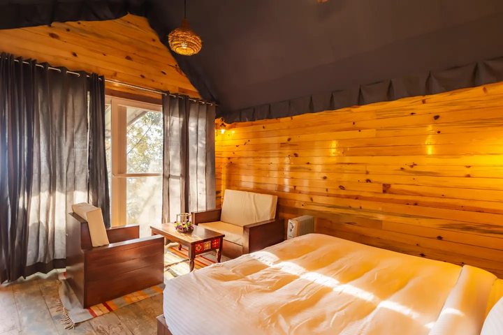 The Treepie - Private Chalet - Image 2