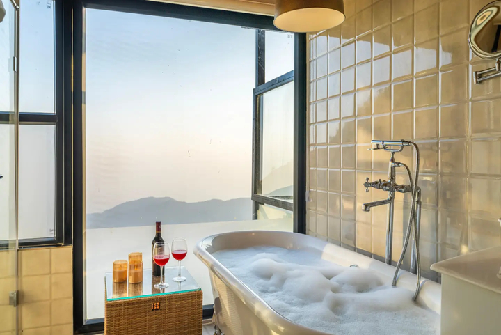 The English Country House | Elizabeth Lodge - Image 2