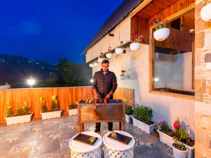 Shukrana 4BHK Luxury Retreat | Mall Road - Image 3