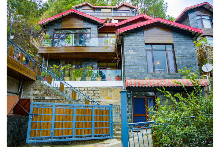 Kasauli Woods Cottage | Hillside 3-BHK Retreat With Outdoor Lounge, Balcony & Scenic Views - Image 5