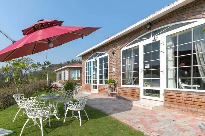 Brickwood Hill W/ Outdoor Pool - Image 3