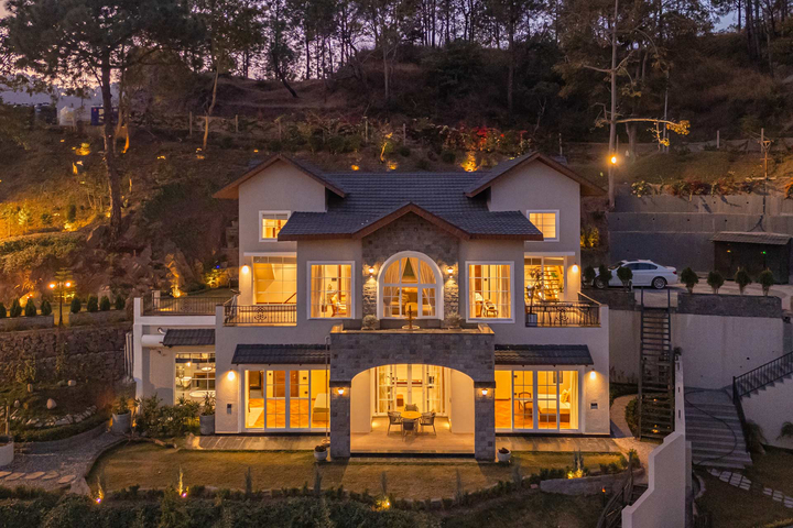 ILIKA W Heated Infinity Pool and Jacuzzi