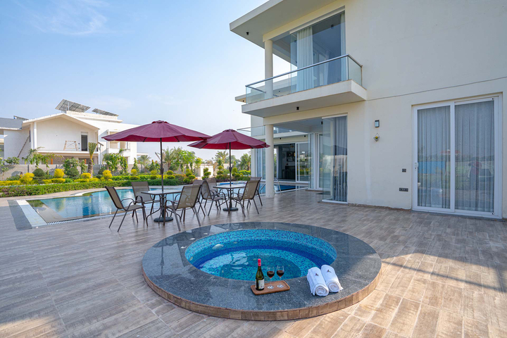 Le Blanc Escape w/ Outdoor Pool - Image 3