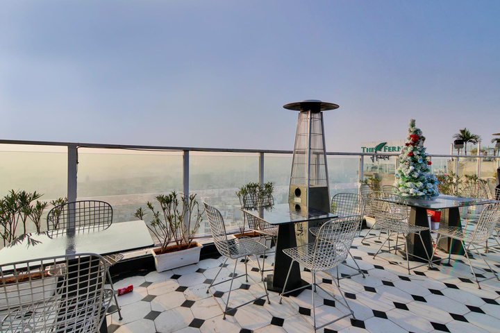 Skyline Studio Apartments - Image 2