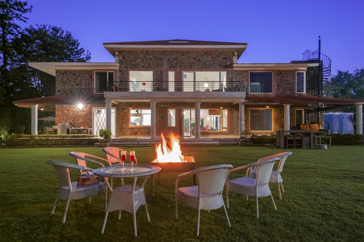 The Banyan Abode w/ Outdoor Pool - Manesar - Image 4