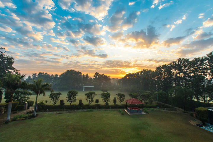 The Banyan Abode w/ Outdoor Pool - Manesar - Image 5