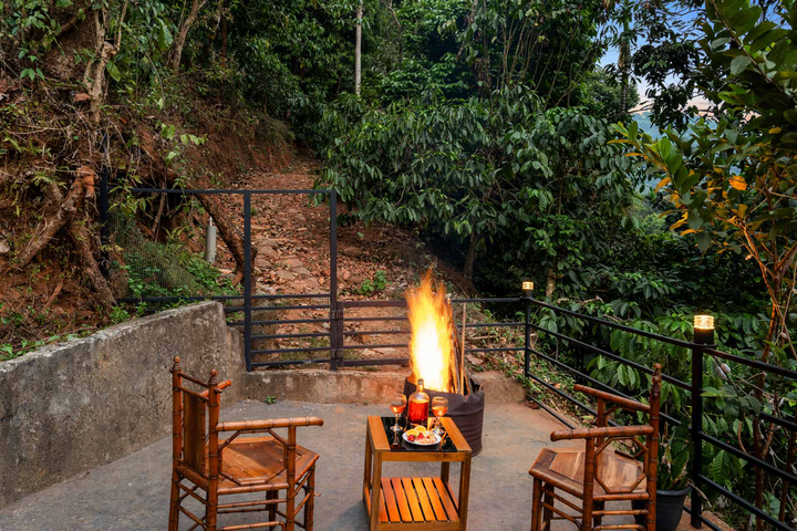 The Black Bean Cottage - Image 3