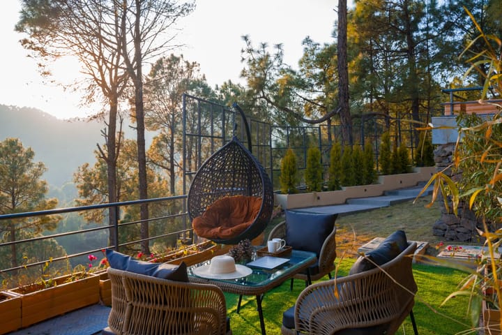 Sirmour Baag Rose | Cosy Pet-friendly Hill Cottage With Balcony, Common Garden & Restaurant - Image 3