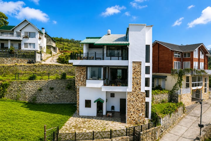 SnowPeak Villa | 3-BHK Pet-friendly Hideaway with Sit-Outs & Glass Patio, Garden &Hill Views