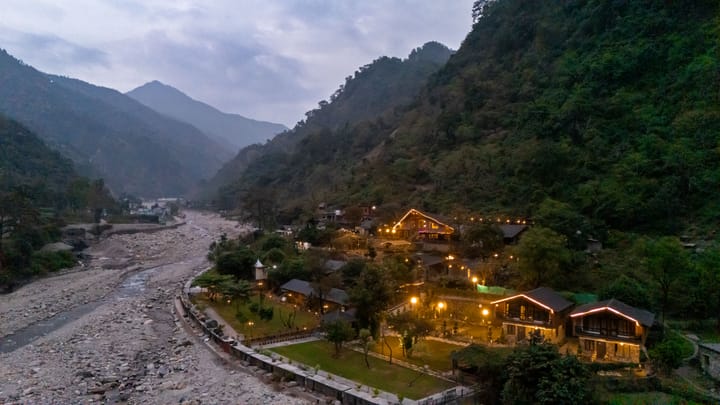 Granny’s Den | 1 Pet-friendly Hut With Bathtub, Shared Pool, Restaurant & Gazebo by the River - Image 2