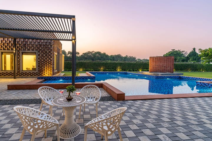 The Brick house w/ Outdoor Pool - Image 2