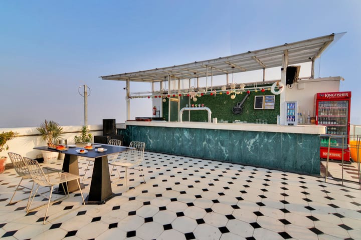 Sepia @ Skyline Studio Apartments - Image 4