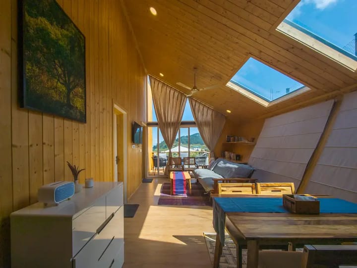 Hyun: Unique, Modern Cottage