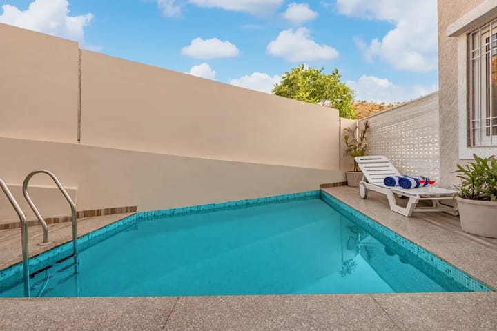 Shourya Zenna | 3-BHK | Pvt Pool & Garden | Terrace | Scenic Views - Image 4