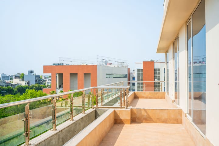 Eternal Oasis City View Suite | Elegant 1-Room Suite With Restaurant, Banquet Hall & Lift - Image 3