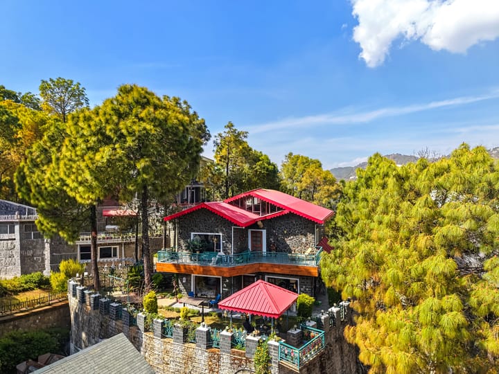 Aaram Bagh | Pet-friendly 4-BHK Escape Amid Pine Forests with Valley Views Near Kasauli