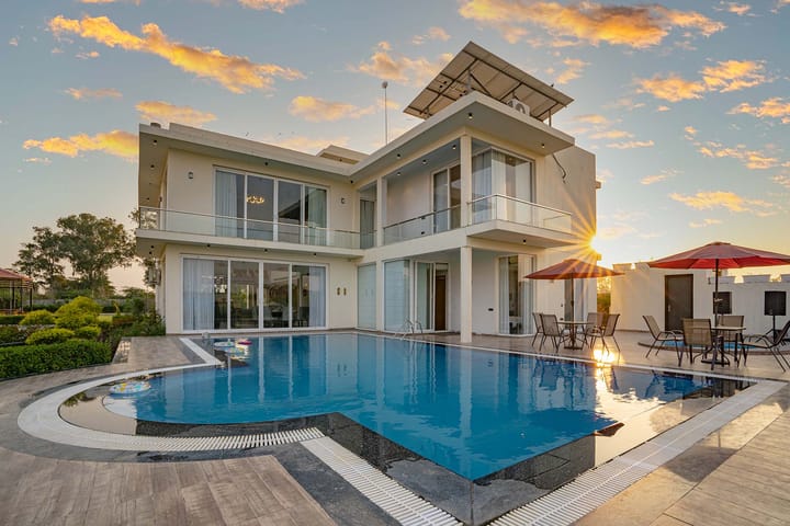 Le Blanc Escape w/ Outdoor Pool - Image 3