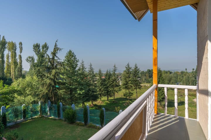 Lakeside Panorama - Image 5