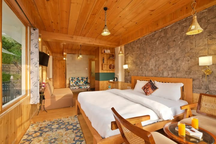 Luxurious Pahadi Retreat - Image 4