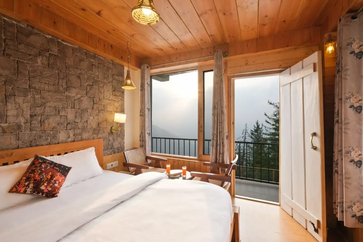 Luxurious Pahadi Retreat - Image 5